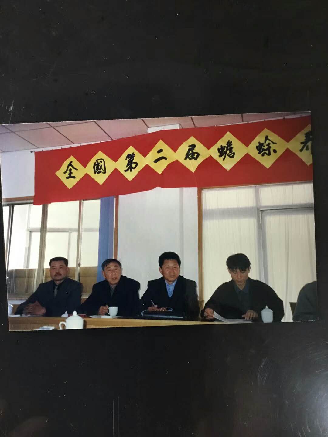 记者与科学家在第二次全国蟾蜍开发会议上。一些公布的所有照片都在我的。傻瓜相机里面都有底片。右一为蒋张林.jpg