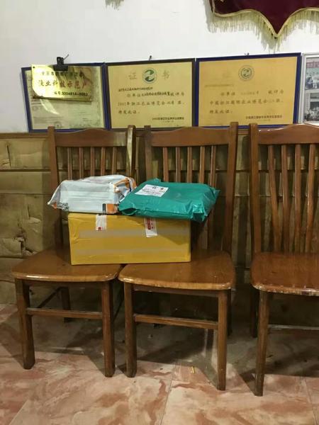 8月17日和18日今天收到三个学员发过来的邮包出售蟾衣产品.jpg